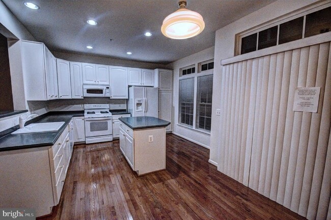 Building Photo - 3627 Madison Ln