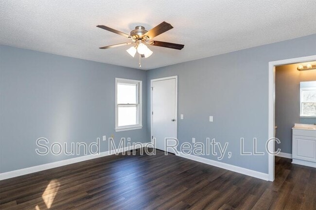 Building Photo - 700 Western Ave