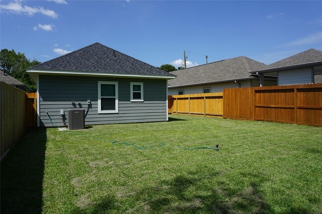 Building Photo - 11893 E Gate Dr