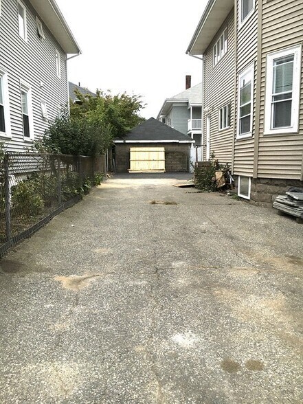 Building Photo - 31 Wellington Rd