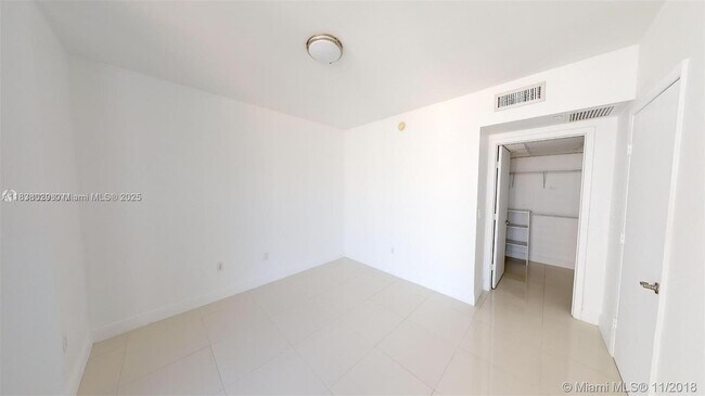 Building Photo - 465 Brickell Ave
