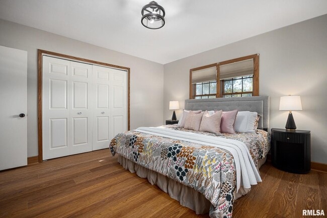 Building Photo - 205 W Glen Ave