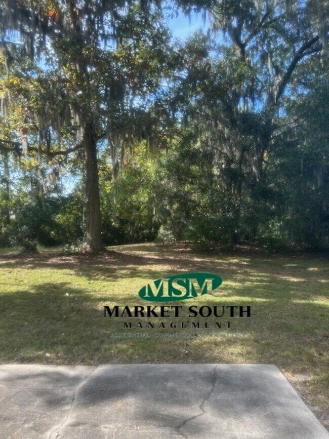 Building Photo - BRANDLEWOOD CUL-DE-SAC OFF GARRARD