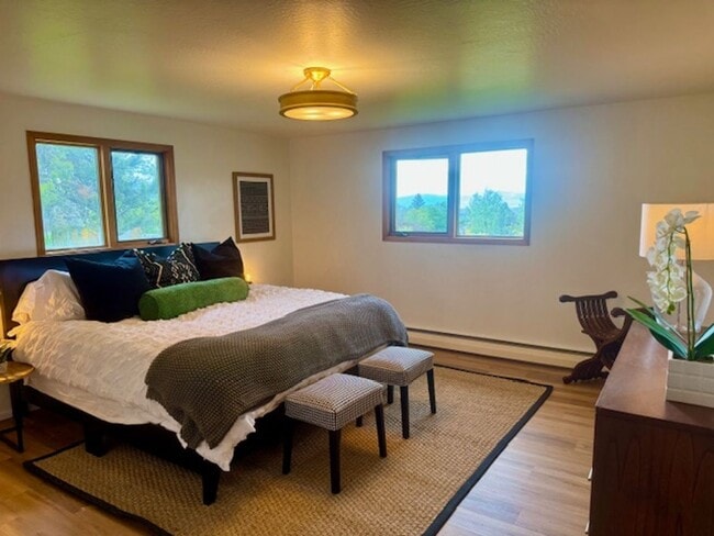 Building Photo - Very Large Ranch Style on South Hills