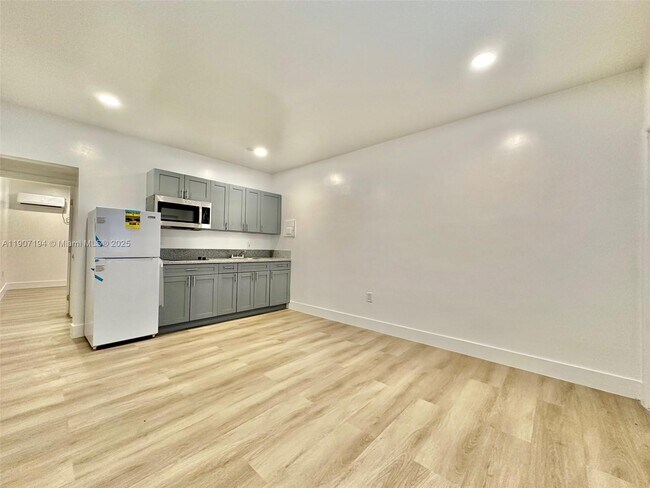 Building Photo - 5545 N Miami Ave