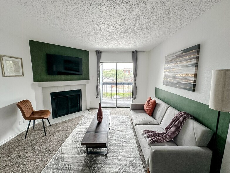 Building Photo - 1071 Clayton Ln