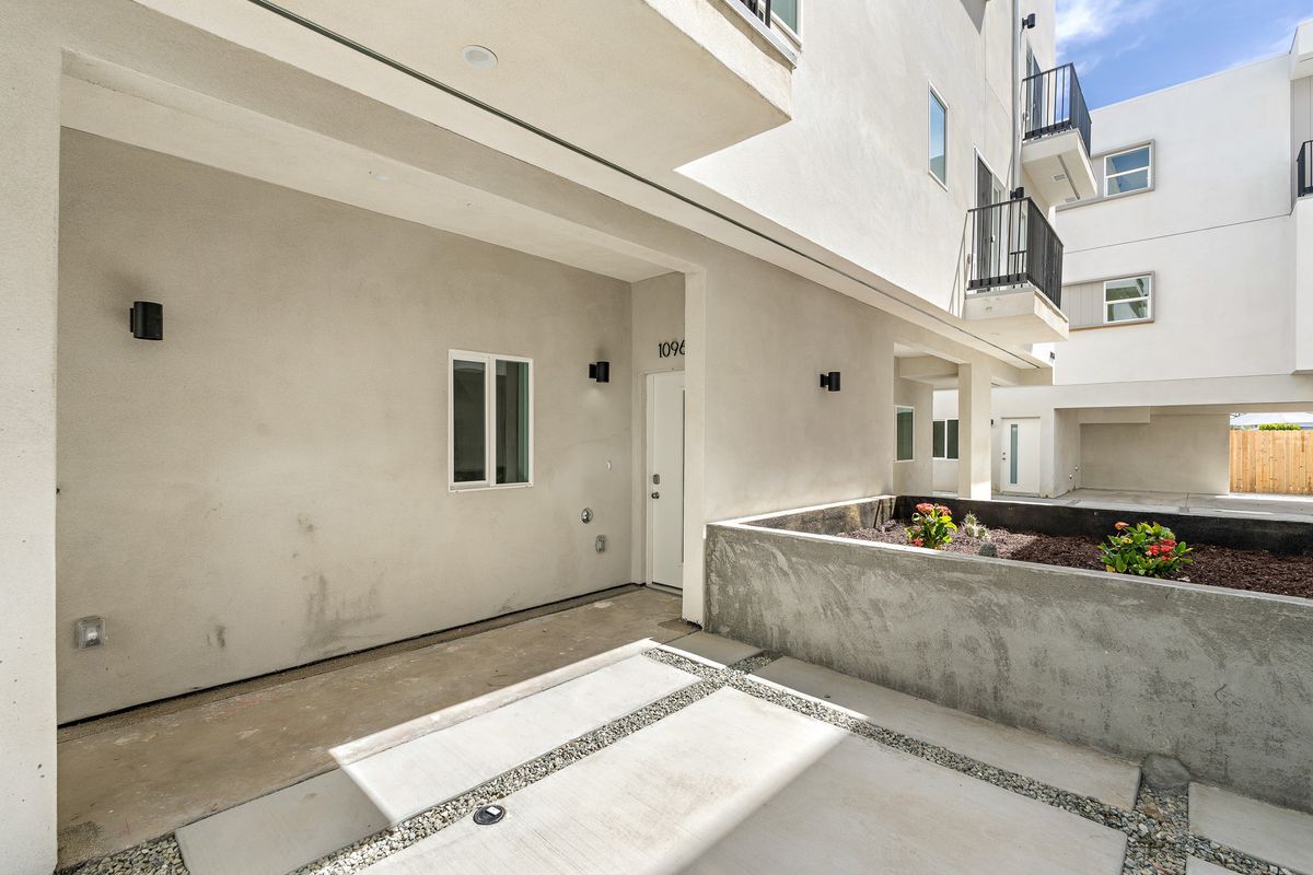 Building Photo - 10961 Calvert St