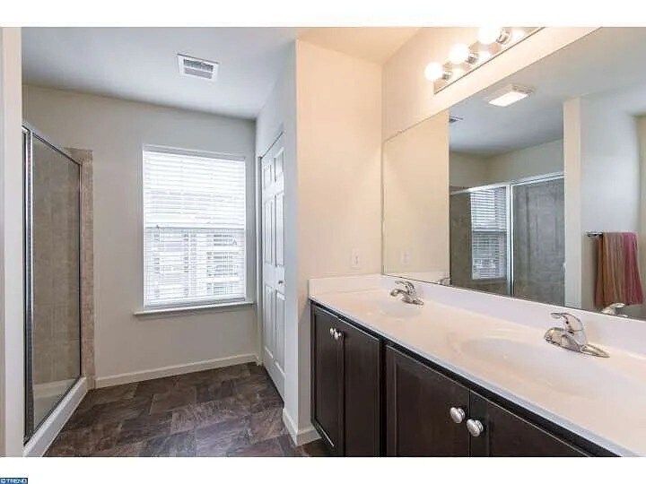 Master Bathroom - 3894 Ashland Dr