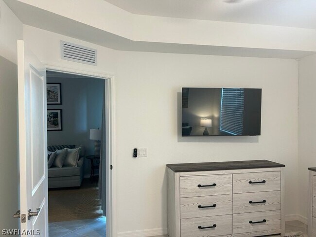 Building Photo - 15375 Grn Acrs Ave