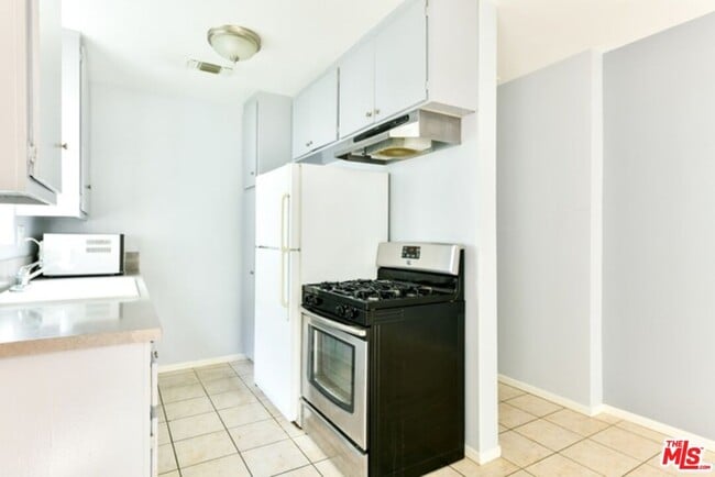 Building Photo - 26 Ozone Ave