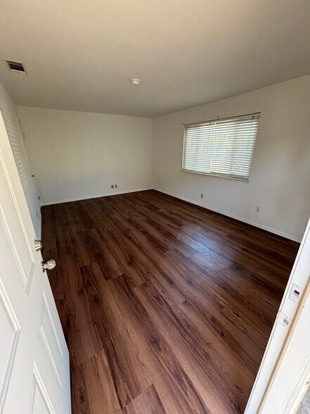 Building Photo - 226 W 20th St