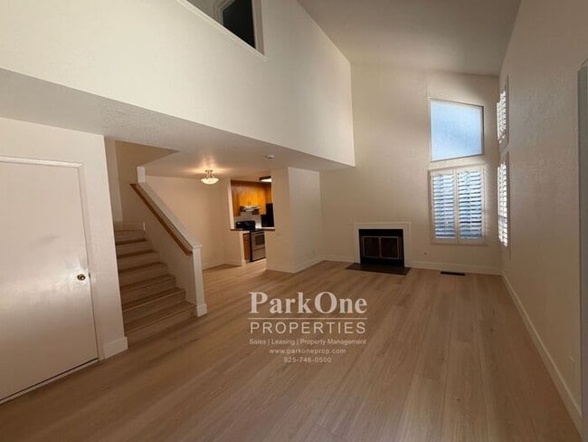 Building Photo - Two Bedroom Town House Walking Distance to Downtown Lafayette