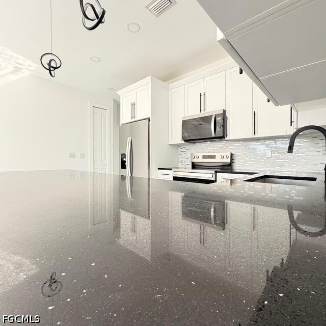 Building Photo - 209-211 W 12th St