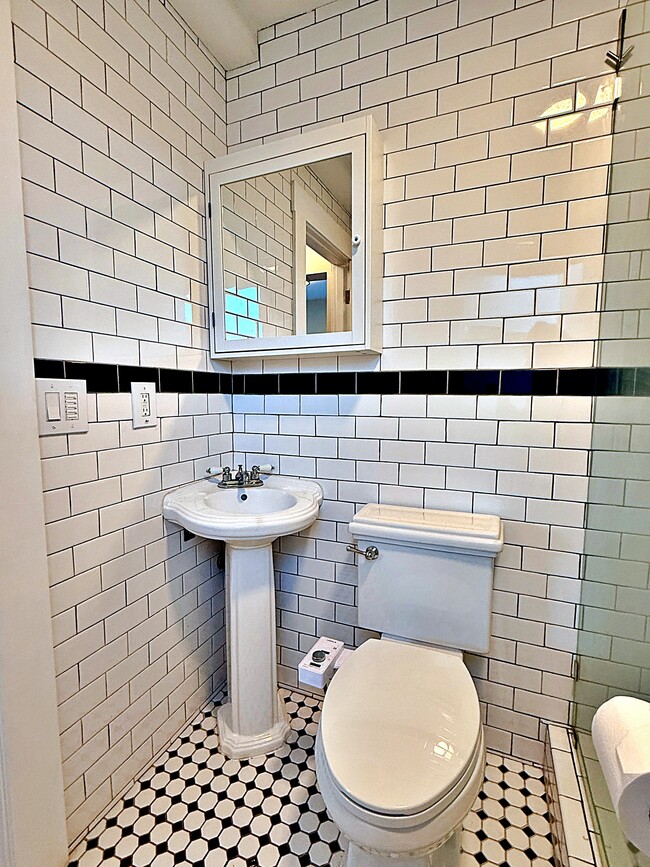 Building Photo - 3628 SE 49th Ave