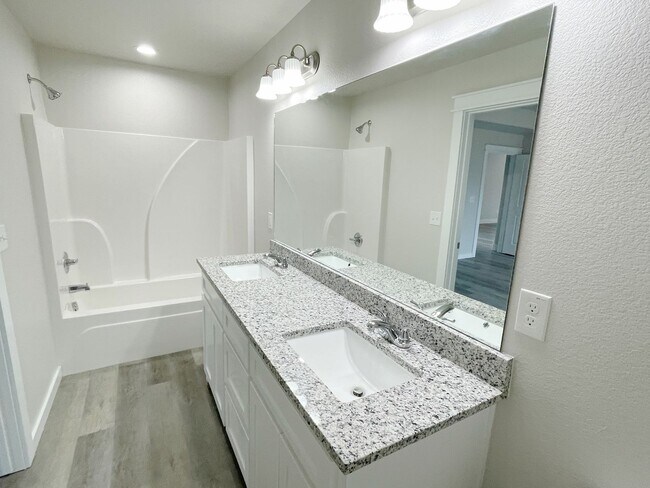 Building Photo - Cozy 3 bed, 2 bath in charming neighborhood