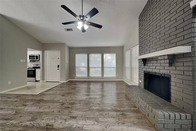 Building Photo - 9 Briervine Ct