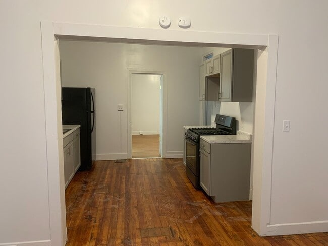 Building Photo - Video in Photos-2 Bedroom Home Near Farquhar Park-York City SD