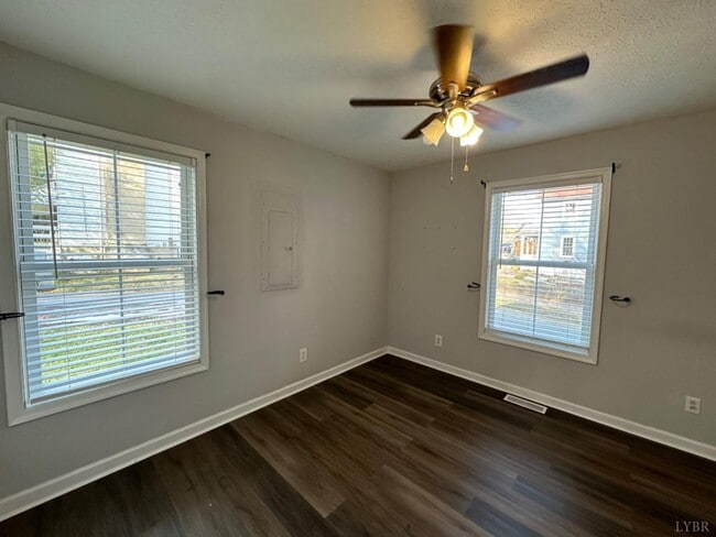 Building Photo - 601 Jackson St