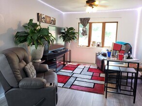 Building Photo - 1403