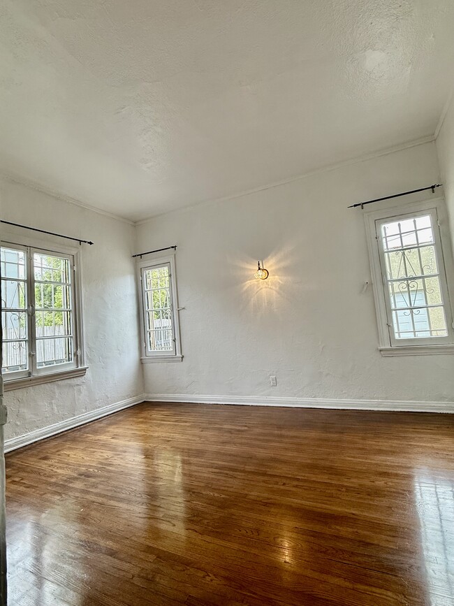 Building Photo - 1611 Talmadge St