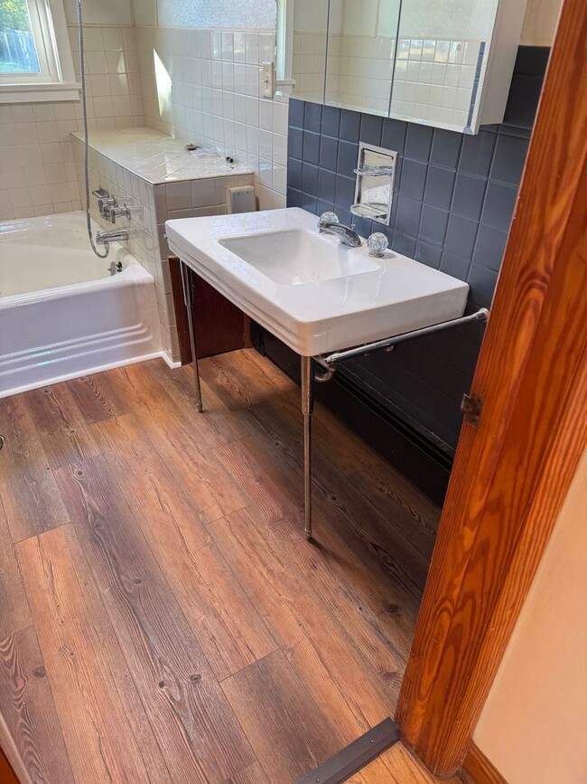 Building Photo - Large 3 Bedroom on Two Acres!