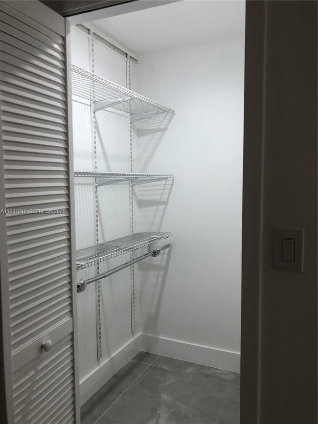 Building Photo - 777 SW 9th Ave