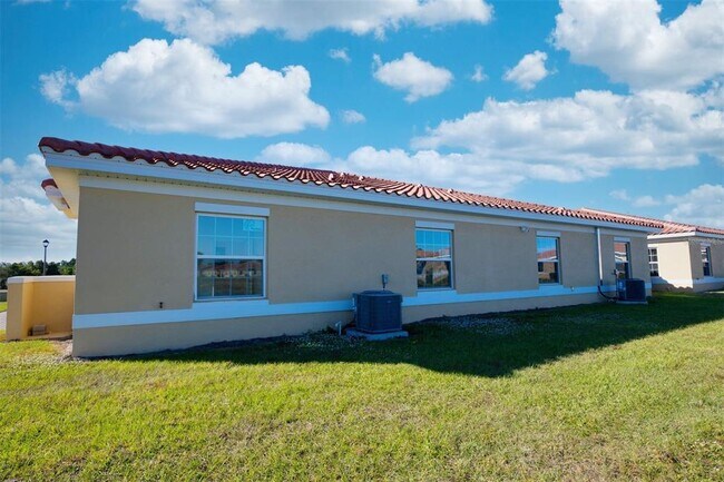 Building Photo - 1736 Pacific Rd