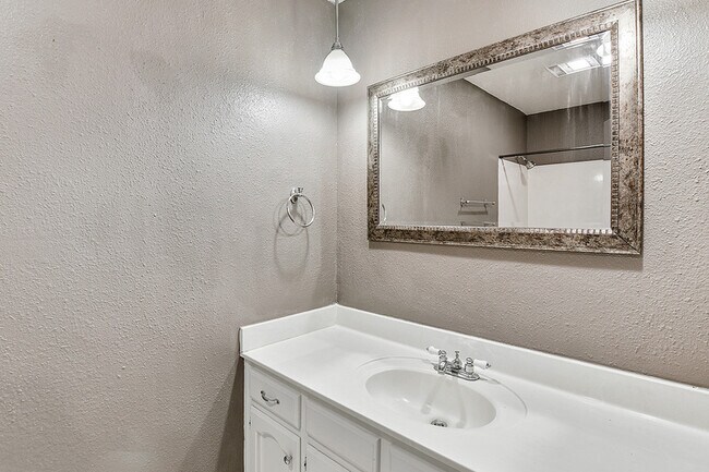 Building Photo - 4047 Country View Dr