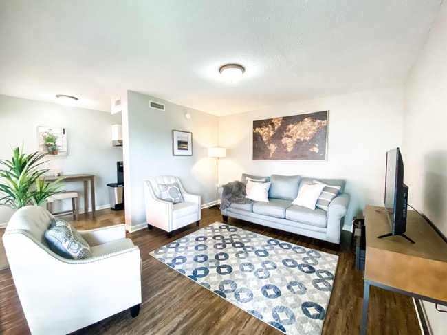 Building Photo - 2990 Rhodes Cir S