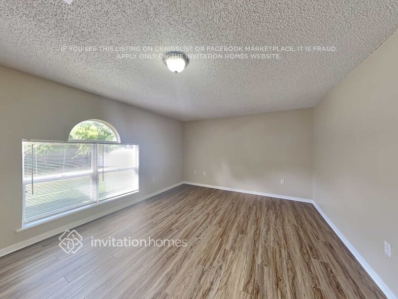 Building Photo - 5728 Oakwood Knoll Dr