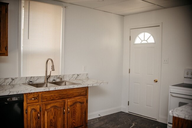 Building Photo - 352 S Catherine St