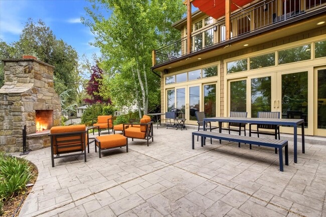 Building Photo - Federal Way