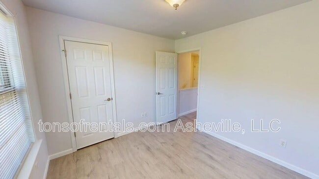 Building Photo - 33 Mallard Run Dr