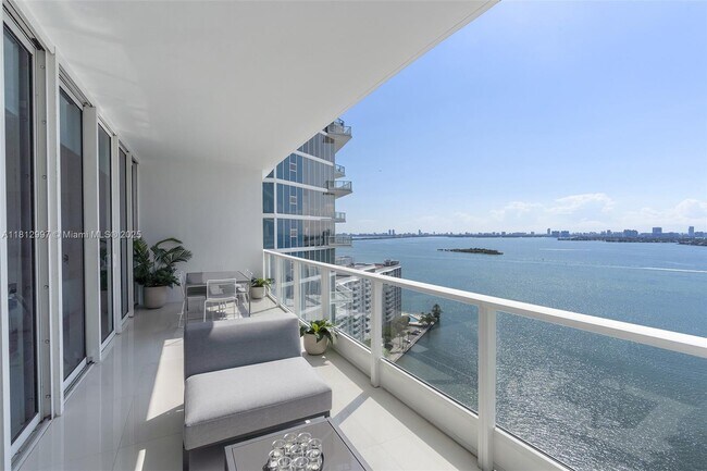 Primary Photo - 2020 N Bayshore Dr