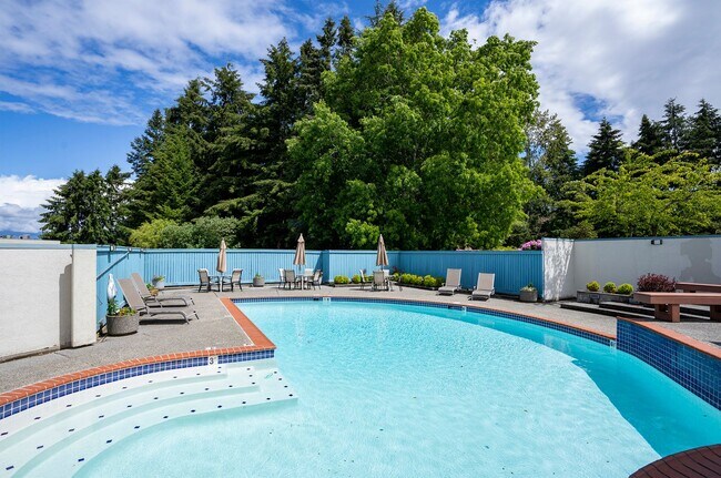 Building Photo - Sweeping waterfront views in this 2-Bedroo...
