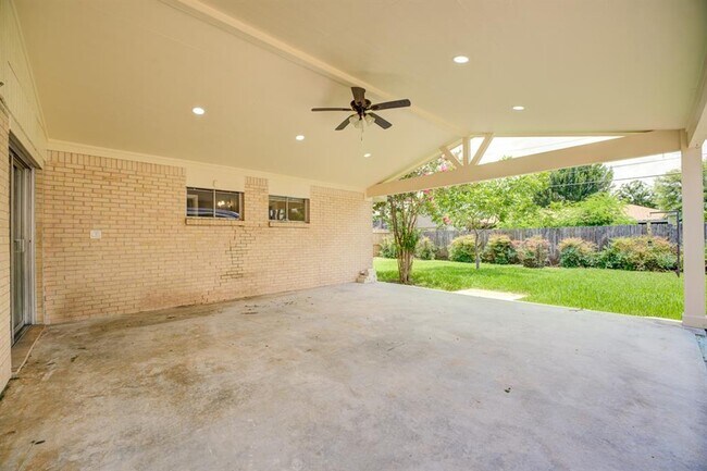 Building Photo - 8623 Norton Dr