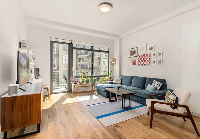Primary Photo - Mint condition south-facing one bedroom wi...