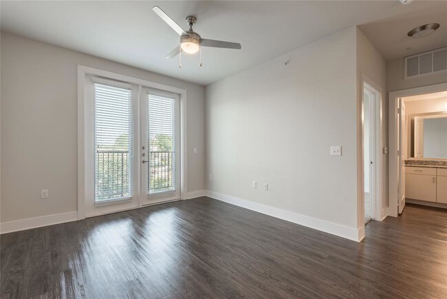 Building Photo - 1520 N Memorial Way