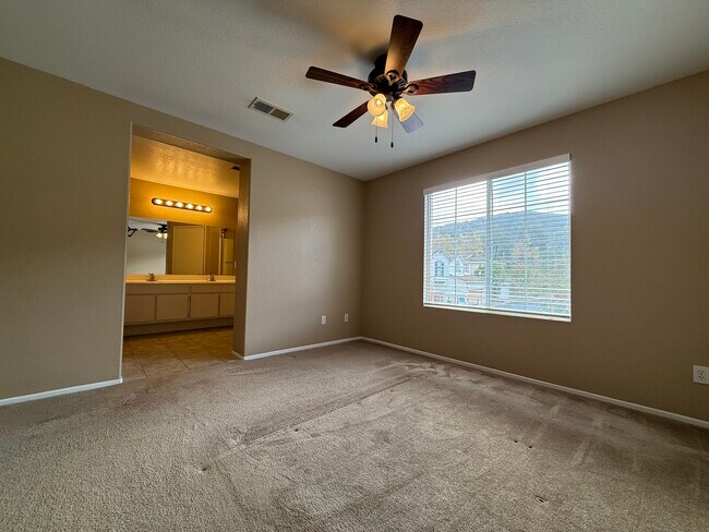 Building Photo - 590 Yarrow Dr