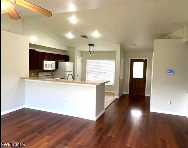 Building Photo - 8334 Robin Rd