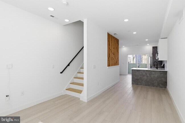 Building Photo - 1007 W Orleans St