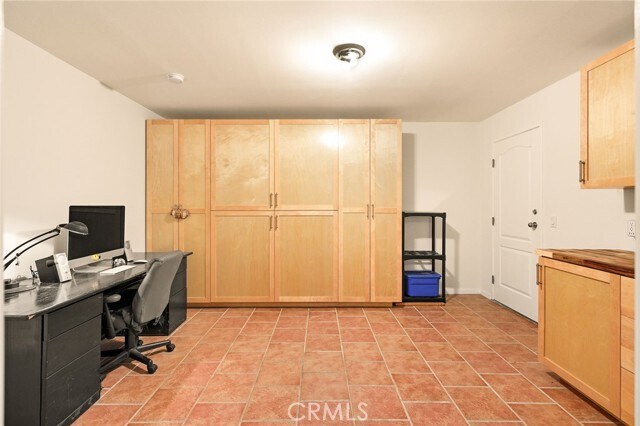 Building Photo - 1827 Barry Ave