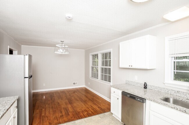 Building Photo - 1605 Edgemore Rd