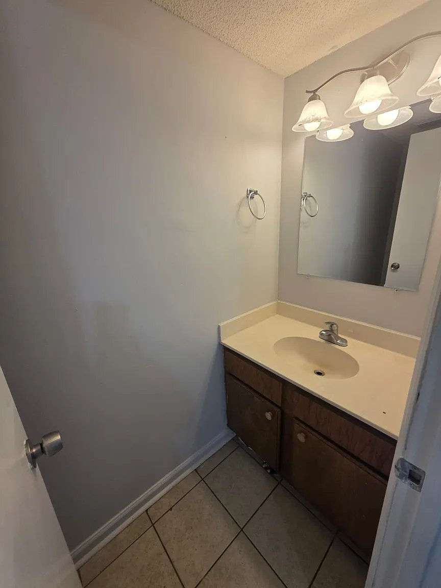 Building Photo - 1619 Forest Dr