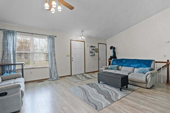 Building Photo - 116 Bayhill Blvd