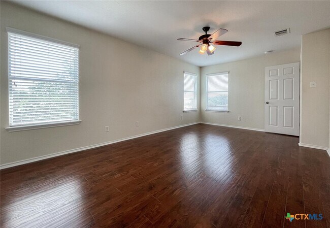 Building Photo - 2237 Stoneleigh Dr