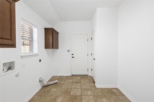 Building Photo - 250 Maeves Way