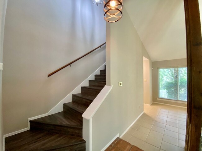 Building Photo - 7219 Scenic Brook Dr