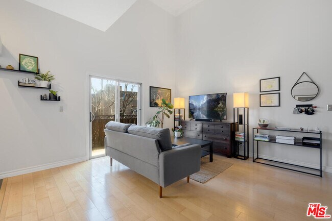 Building Photo - 1125 Pico Blvd