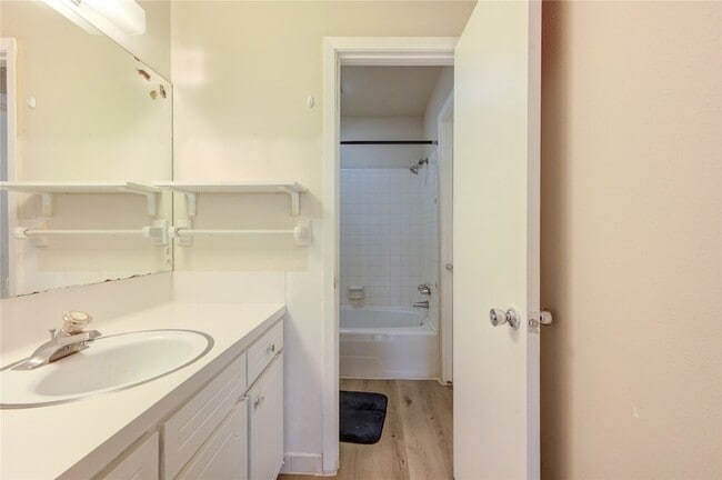 Building Photo - 6723 Tarnef Dr